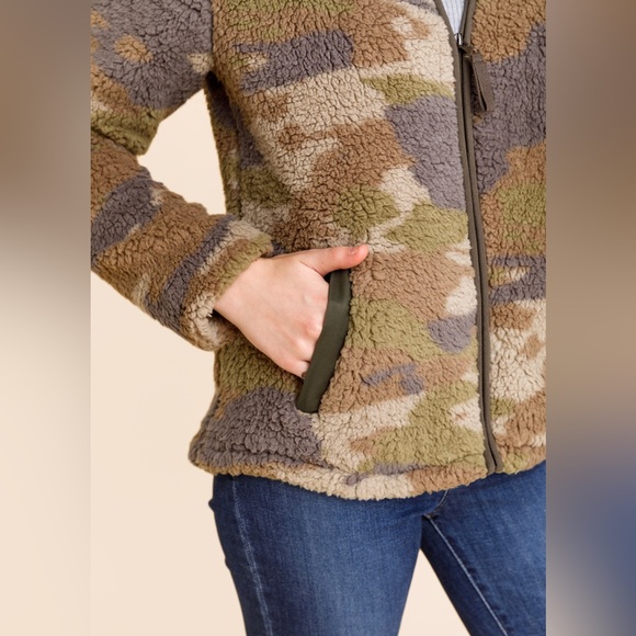 (5/$20) Jaime Camo Sherpa Jacket - Picture 4 of 9